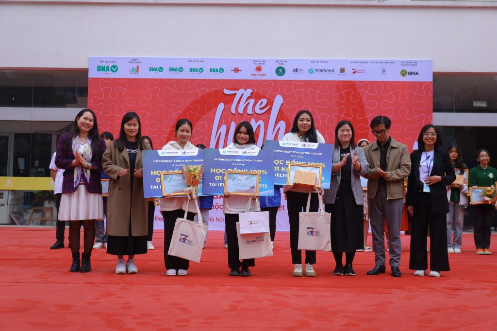 Đội thi "The Dream Team" đến từ Cà Mau đã xuất sắc giành Quán quân cuộc thi Đọc sách Dệt Ước Mơ mùa 08